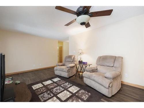 192 Torrie Crescent, Fort Mcmurray, AB - Indoor Photo Showing Living Room