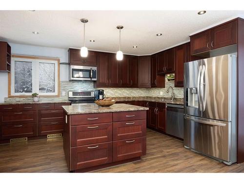 192 Torrie Crescent, Fort Mcmurray, AB - Indoor Photo Showing Kitchen With Upgraded Kitchen