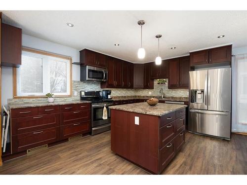 192 Torrie Crescent, Fort Mcmurray, AB - Indoor Photo Showing Kitchen