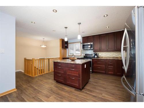 192 Torrie Crescent, Fort Mcmurray, AB - Indoor Photo Showing Kitchen With Upgraded Kitchen