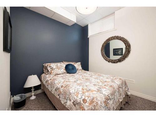 328 Ermine Crescent, Fort Mcmurray, AB - Indoor Photo Showing Bedroom