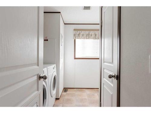 152 Card Crescent, Fort Mcmurray, AB - Indoor Photo Showing Laundry Room