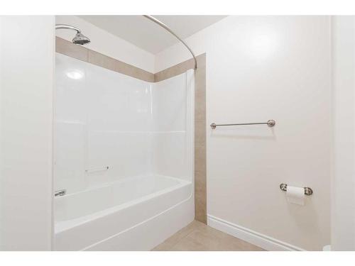 11-300 Sparrow Hawk Drive, Fort Mcmurray, AB - Indoor Photo Showing Bathroom