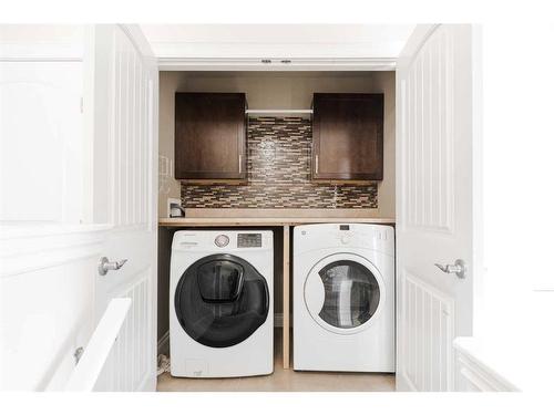 11-300 Sparrow Hawk Drive, Fort Mcmurray, AB - Indoor Photo Showing Laundry Room