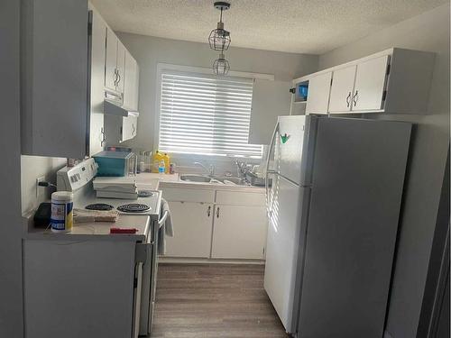 142 Wolverine Drive, Fort Mcmurray, AB - Indoor Photo Showing Kitchen