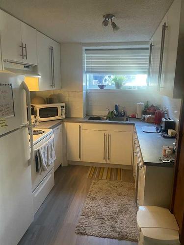 142 Wolverine Drive, Fort Mcmurray, AB - Indoor Photo Showing Kitchen