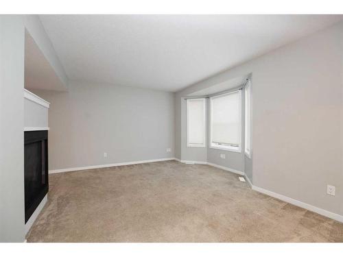 16-120 Warren Way, Fort Mcmurray, AB - Indoor Photo Showing Other Room