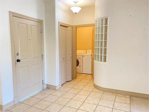 213-9918 Gordon Avenue, Fort Mcmurray, AB - Indoor Photo Showing Laundry Room