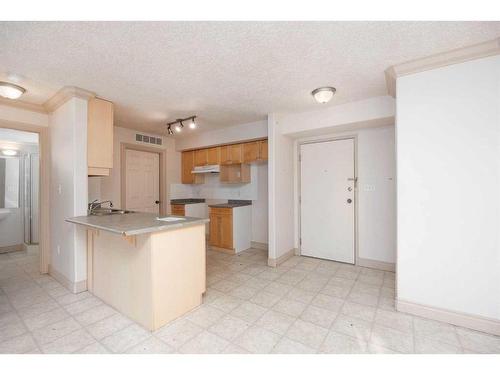 2406-38 Riedel Street, Fort Mcmurray, AB - Indoor Photo Showing Kitchen