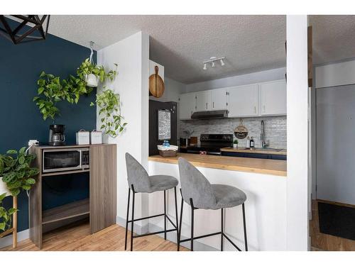 300-14921 Macdonald Drive, Fort Mcmurray, AB - Indoor Photo Showing Kitchen