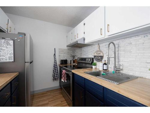 300-14921 Macdonald Drive, Fort Mcmurray, AB - Indoor Photo Showing Kitchen