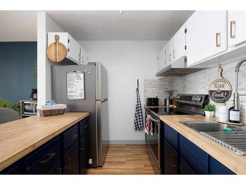 300-14921 Macdonald Drive, Fort Mcmurray, AB - Indoor Photo Showing Kitchen