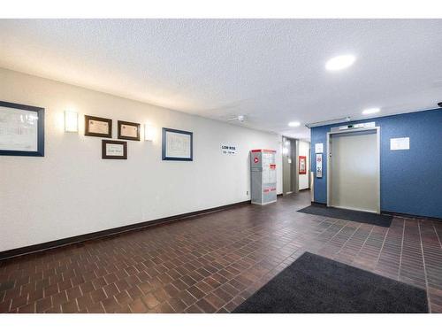 300-14921 Macdonald Drive, Fort Mcmurray, AB - Indoor