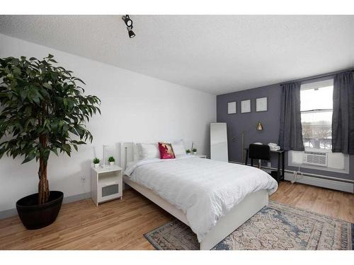 300-14921 Macdonald Drive, Fort Mcmurray, AB - Indoor Photo Showing Bedroom