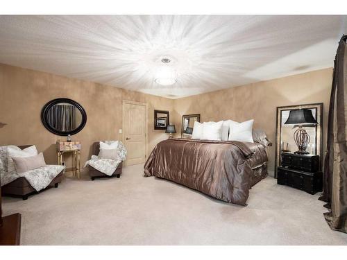 221 Paris Crescent Nw, Fort Mcmurray, AB - Indoor Photo Showing Bedroom