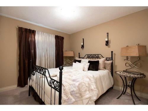 221 Paris Crescent Nw, Fort Mcmurray, AB - Indoor Photo Showing Bedroom