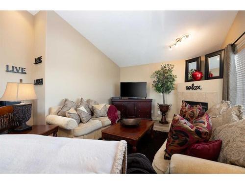 221 Paris Crescent Nw, Fort Mcmurray, AB - Indoor Photo Showing Living Room