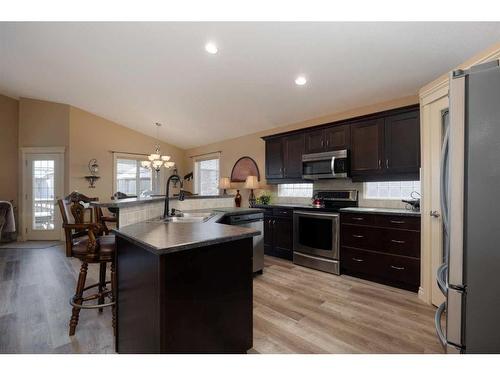 221 Paris Crescent Nw, Fort Mcmurray, AB - Indoor Photo Showing Kitchen