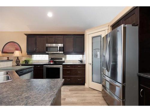 221 Paris Crescent Nw, Fort Mcmurray, AB - Indoor Photo Showing Kitchen With Stainless Steel Kitchen