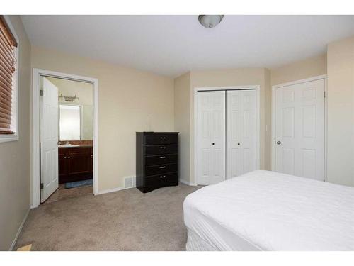 68-240 Laffont Way, Fort Mcmurray, AB - Indoor Photo Showing Bedroom