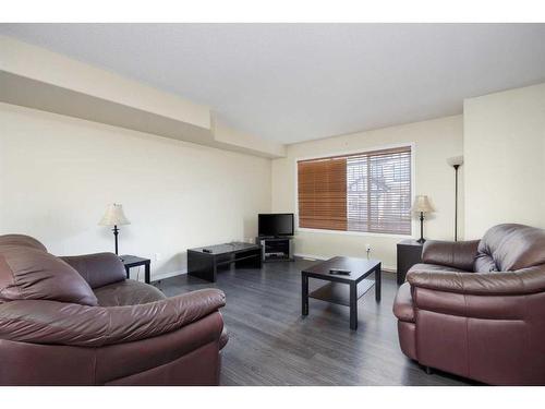 68-240 Laffont Way, Fort Mcmurray, AB - Indoor Photo Showing Living Room