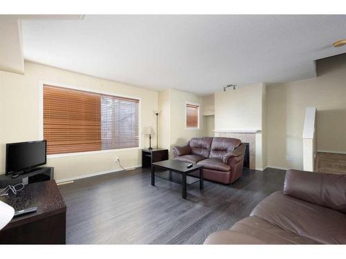 68-240 Laffont Way, Fort Mcmurray, AB - Indoor Photo Showing Living Room