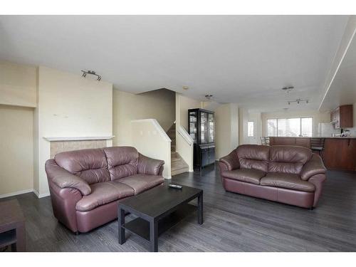 68-240 Laffont Way, Fort Mcmurray, AB - Indoor Photo Showing Living Room