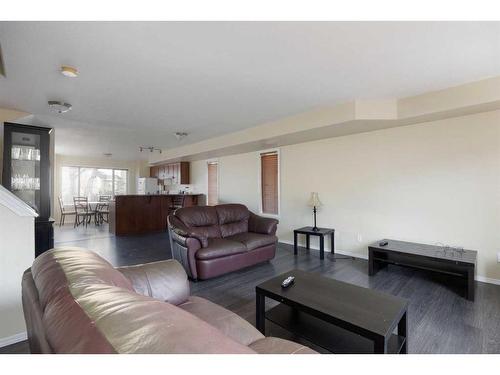 68-240 Laffont Way, Fort Mcmurray, AB - Indoor Photo Showing Living Room