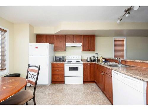 68-240 Laffont Way, Fort Mcmurray, AB - Indoor Photo Showing Kitchen With Double Sink