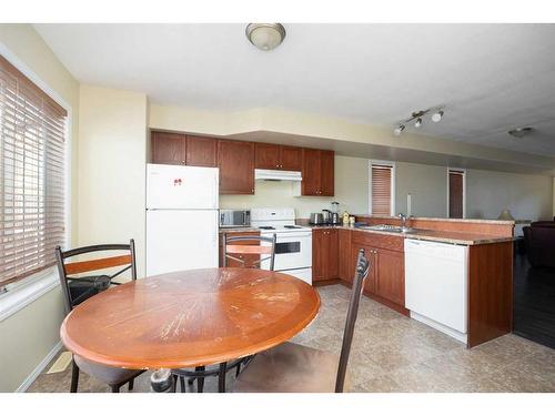 68-240 Laffont Way, Fort Mcmurray, AB - Indoor Photo Showing Kitchen