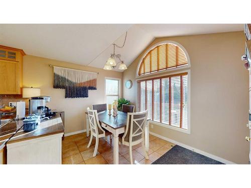 201 Pickles Crescent, Fort Mcmurray, AB - Indoor Photo Showing Dining Room