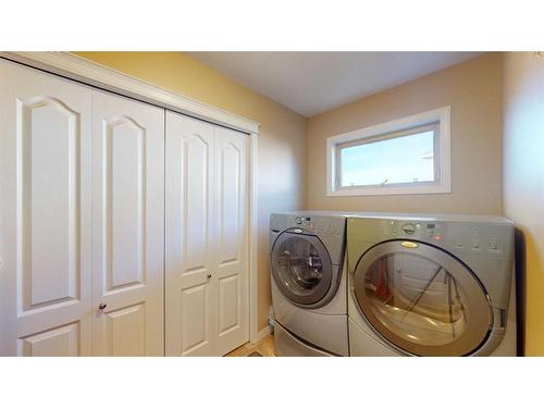 201 Pickles Crescent, Fort Mcmurray, AB - Indoor Photo Showing Laundry Room