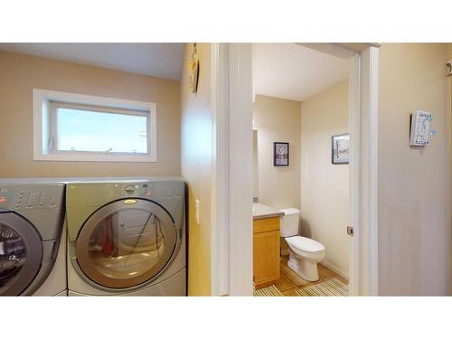 201 Pickles Crescent, Fort Mcmurray, AB - Indoor Photo Showing Laundry Room