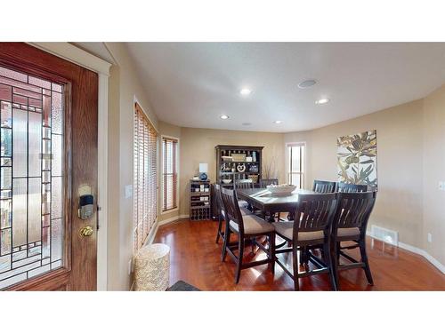 201 Pickles Crescent, Fort Mcmurray, AB - Indoor Photo Showing Dining Room