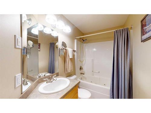 201 Pickles Crescent, Fort Mcmurray, AB - Indoor Photo Showing Bathroom