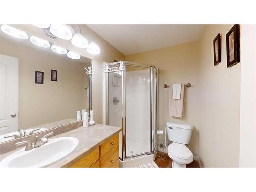 201 Pickles Crescent, Fort Mcmurray, AB - Indoor Photo Showing Bathroom