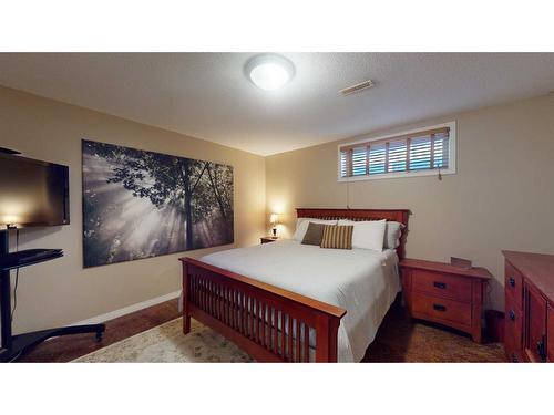 201 Pickles Crescent, Fort Mcmurray, AB - Indoor Photo Showing Bedroom