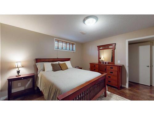 201 Pickles Crescent, Fort Mcmurray, AB - Indoor Photo Showing Bedroom