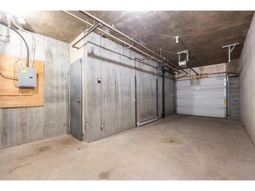 5101-200 Lougheed Drive, Fort Mcmurray, AB - Indoor Photo Showing Garage