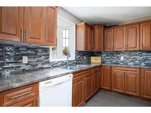 108 Piven Place, Fort Mcmurray, AB - Indoor Photo Showing Kitchen With Double Sink