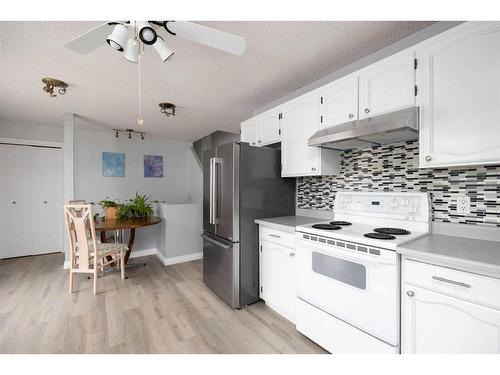 185 Ross Haven Drive, Fort Mcmurray, AB - Indoor Photo Showing Kitchen