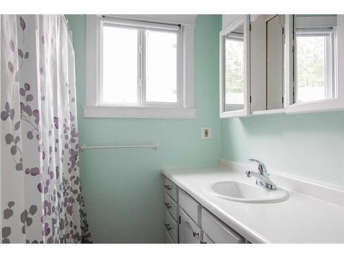 185 Ross Haven Drive, Fort Mcmurray, AB - Indoor Photo Showing Bathroom