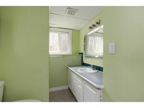 185 Ross Haven Drive, Fort Mcmurray, AB - Indoor Photo Showing Bathroom