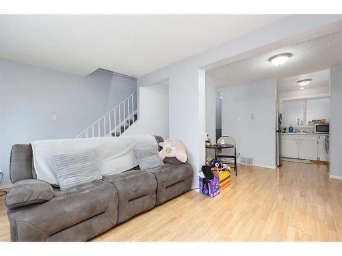 623-600 Signal Road, Fort Mcmurray, AB - Indoor Photo Showing Living Room