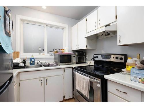 623-600 Signal Road, Fort Mcmurray, AB - Indoor Photo Showing Kitchen With Double Sink