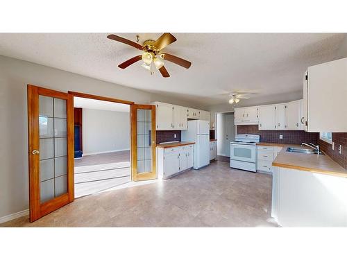 195 Eymundson Road, Fort Mcmurray, AB - Indoor Photo Showing Kitchen With Double Sink