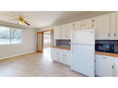 195 Eymundson Road, Fort Mcmurray, AB - Indoor Photo Showing Kitchen