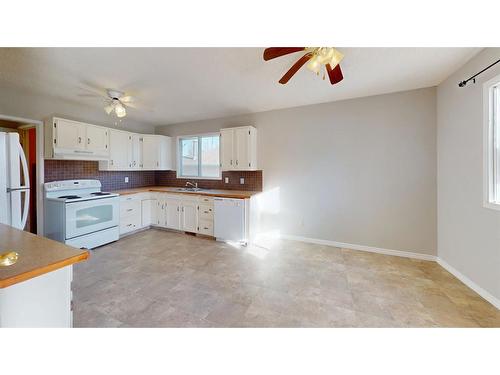 195 Eymundson Road, Fort Mcmurray, AB - Indoor Photo Showing Kitchen