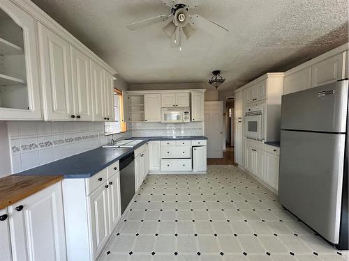 161 Silin Forest Road, Fort Mcmurray, AB - Indoor Photo Showing Kitchen