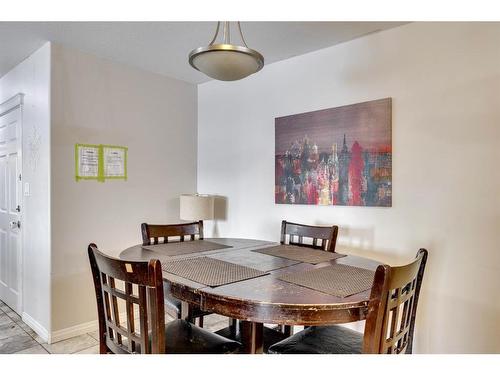 3307-200 Lougheed Drive, Fort Mcmurray, AB - Indoor Photo Showing Dining Room